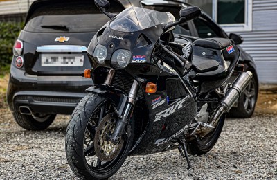 다신 나오지 않을 삼박자 (RVF400)