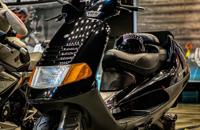 사실 베스파는 이 브랜드에서 만들어졌다?! (PIAGGIO HEXAGON 125)