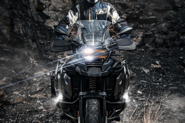 “Gravel Sentinel” -BMW R1250 GS Adventure
