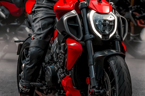 “DARETO BE BOLD” - DUCATI Diavel V4