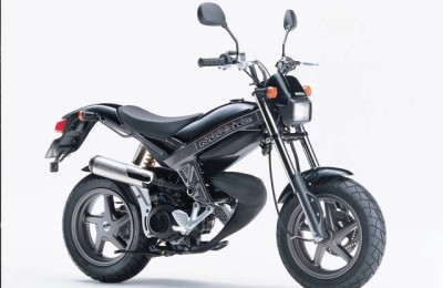 도로위의 마술사 (SUZUKI TR50)