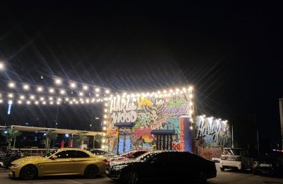 할리우드는 바이크보단 차쟁이 카페인가