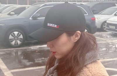 바이커즈 모자 인증샷이요 헤헤