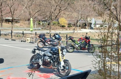 투어 중 담만장~ 느므 조으다!