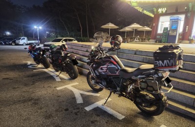 지지대 쉼터에서 휴식겸